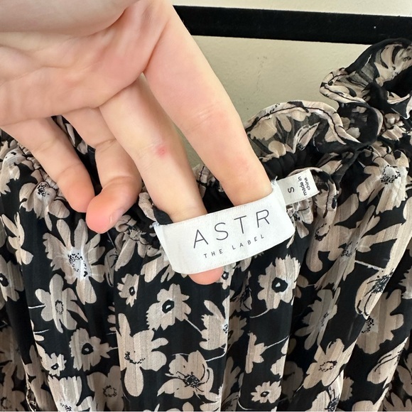 Astr Black and Cream Floral Long Sleeve Dress with Cut Outs Size Small - Picture 6 of 7